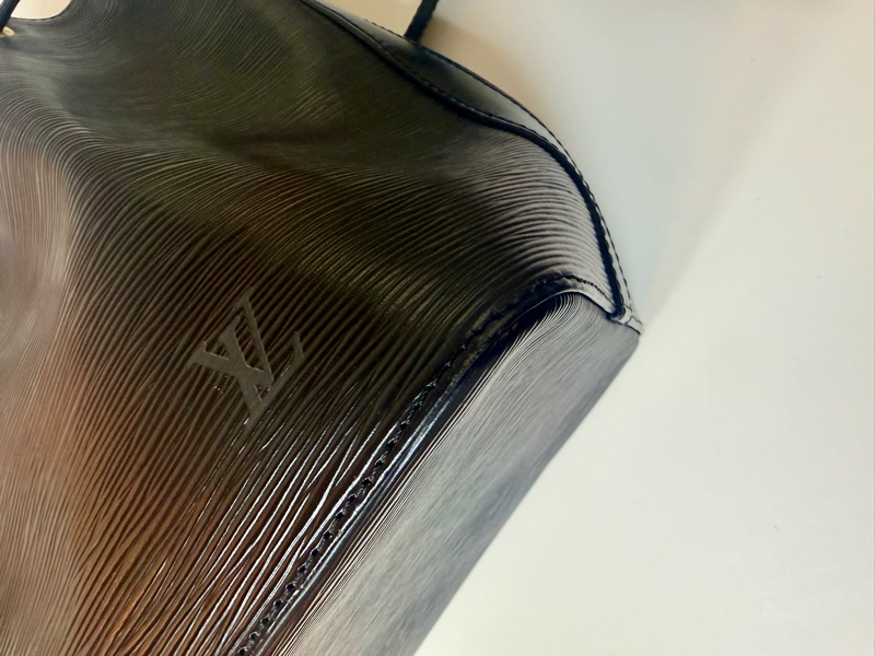 ✔️LOUIS VUITTON LV 路易威登 Epi Noe 水波紋水桶包/黑色-36
