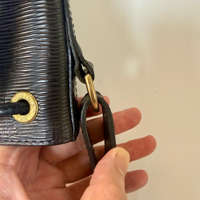 ✔️LOUIS VUITTON LV 路易威登 Epi Noe 水波紋水桶包/黑色-44