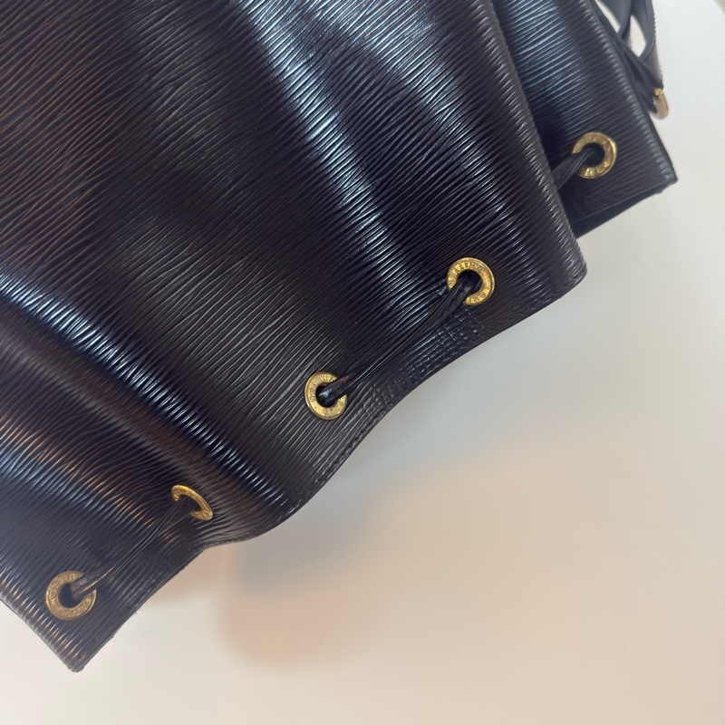 ✔️LOUIS VUITTON LV 路易威登 Epi Noe 水波紋水桶包/黑色-48