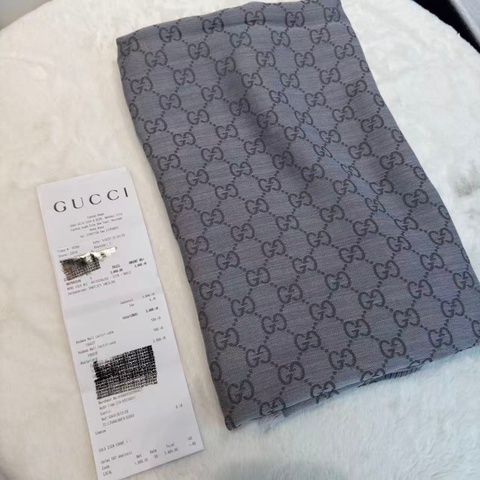 Gucci老花頸巾 附正單收據