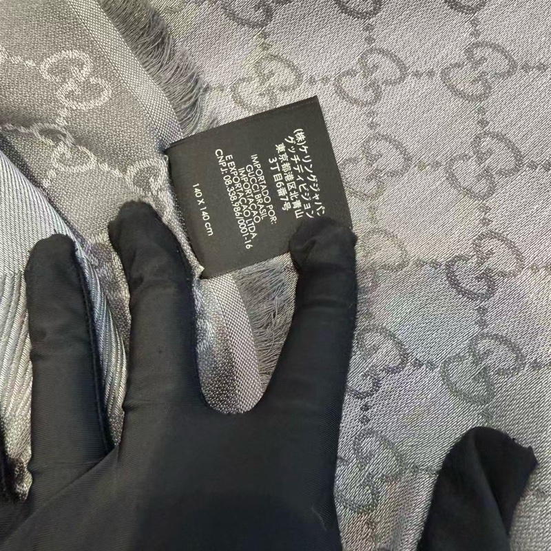 Gucci老花頸巾 附正單收據-3