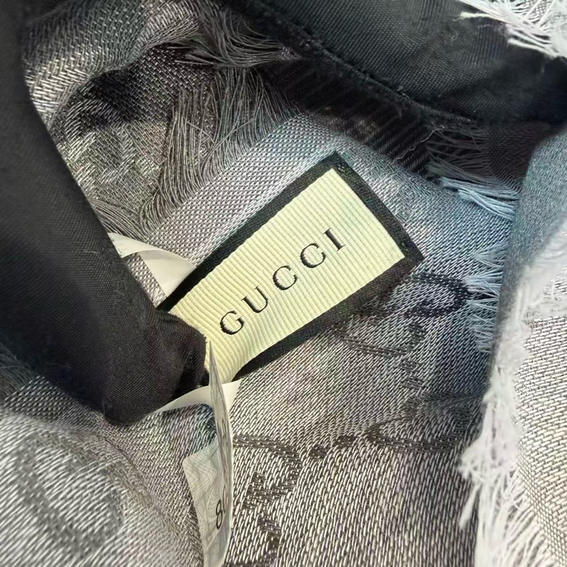 Gucci老花頸巾 附正單收據-4