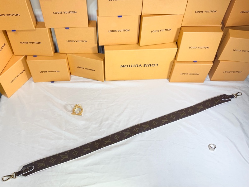 ‼️全台最甜 近新閒置 LV 路易威登 Louis Vuitton 老花桃紅雙面用寬背帶/肩帶-4