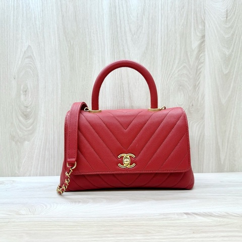 Chanel紅色荔枝皮金釦山形紋COCO Handle小號