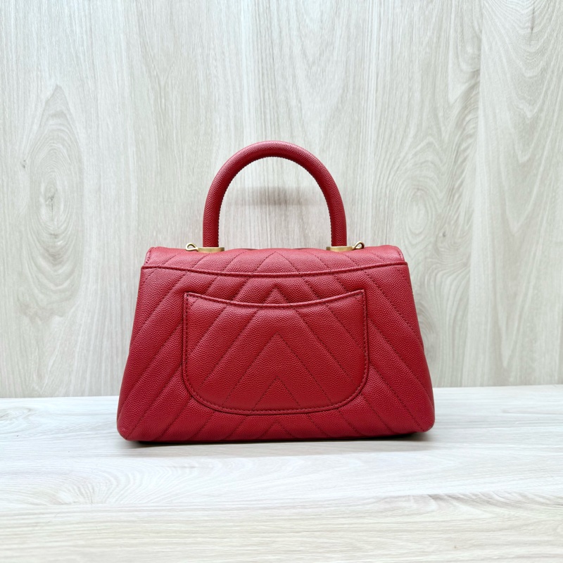 Chanel紅色荔枝皮金釦山形紋COCO Handle小號-1