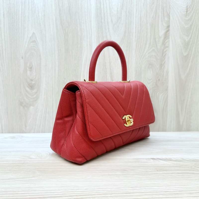 Chanel紅色荔枝皮金釦山形紋COCO Handle小號-3