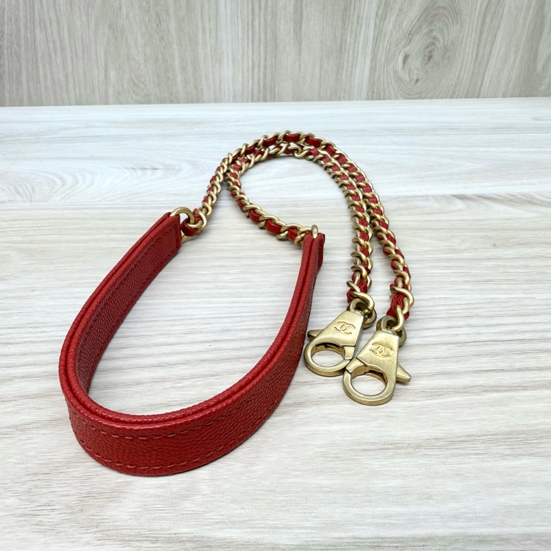 Chanel紅色荔枝皮金釦山形紋COCO Handle小號-11