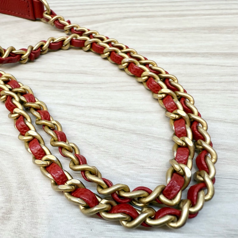 Chanel紅色荔枝皮金釦山形紋COCO Handle小號-12