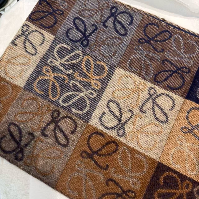 ‼️ Loewe經典老花頸巾 Loewe啡色系頸巾-3