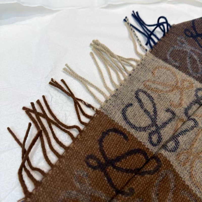 ‼️ Loewe經典老花頸巾 Loewe啡色系頸巾-4