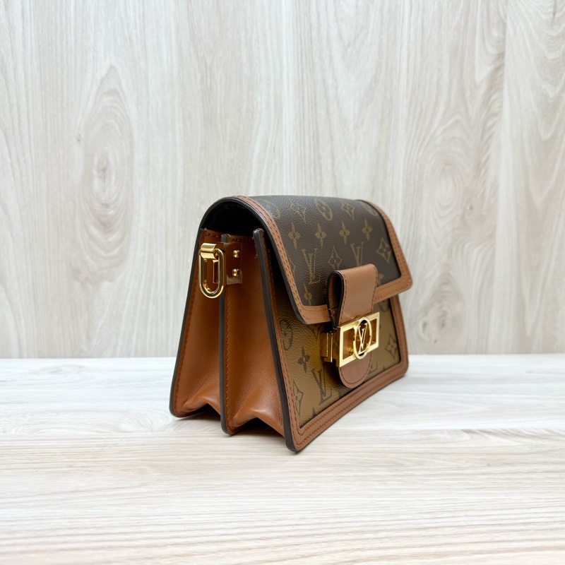 LV雙色原花拼咖啡色皮革金釦mini達芙妮M44580-3