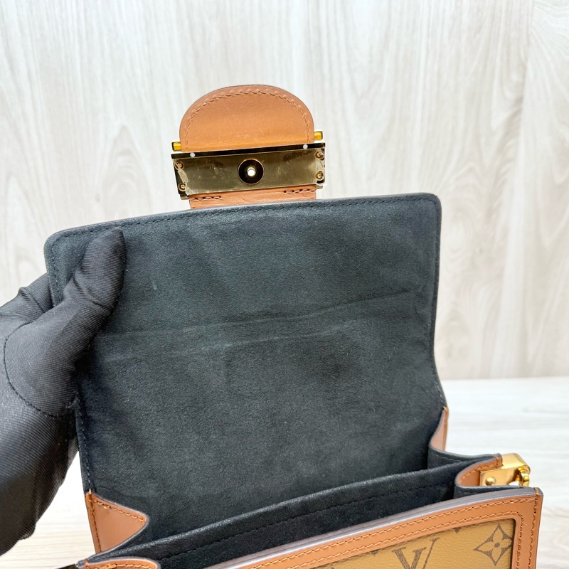 LV雙色原花拼咖啡色皮革金釦mini達芙妮M44580-9