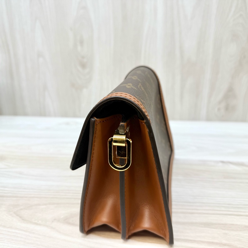 LV雙色原花拼咖啡色皮革金釦mini達芙妮M44580-12