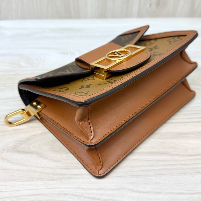 LV雙色原花拼咖啡色皮革金釦mini達芙妮M44580-15