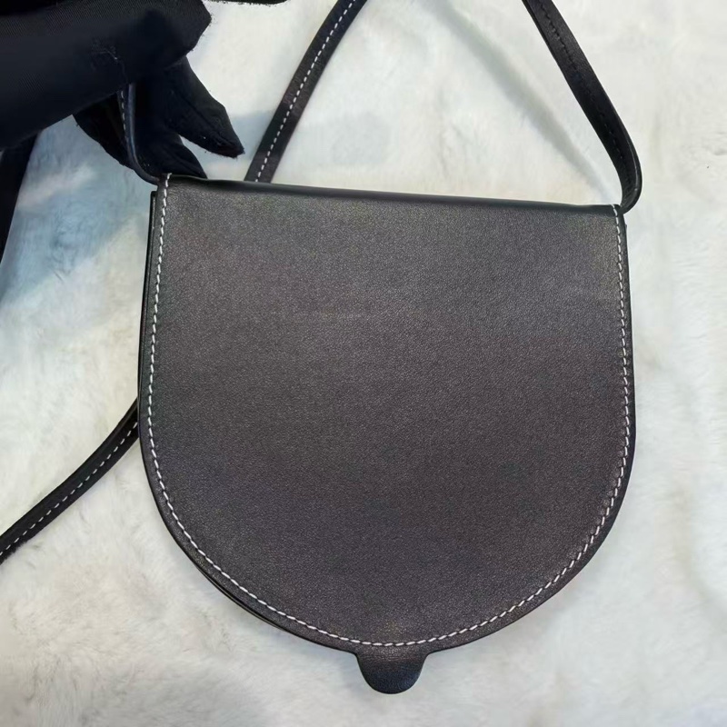 Loewe calfskin heel pouch▪️迷你x可愛小個子最愛-1