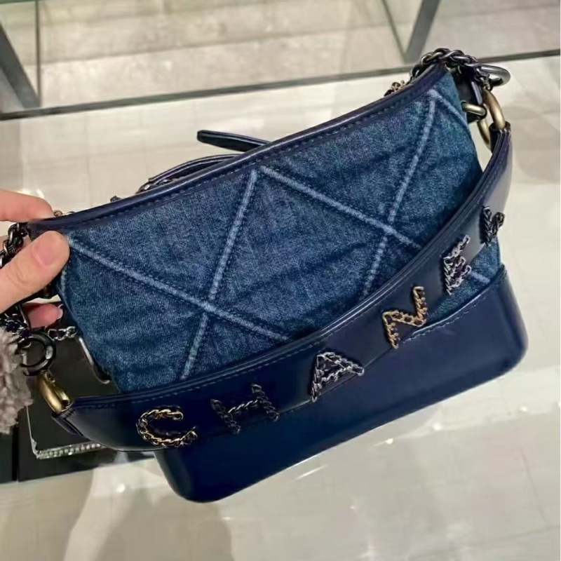 全新全配🈶購證❤️ 香奈兒 #牛仔 #字母手柄 #流浪包 #限量款 小號-1