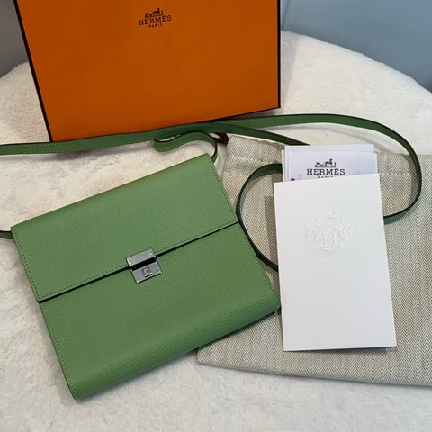 HERMES愛馬仕 Clic16  超溫柔牛油果綠色配銀扣🥑