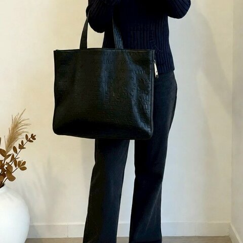 Chanel黑牛皮字母壓印銀拉鍊托特肩背包