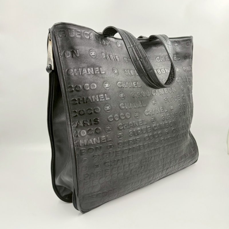 Chanel黑牛皮字母壓印銀拉鍊托特肩背包-4