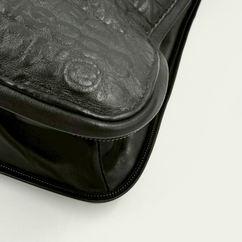 Chanel黑牛皮字母壓印銀拉鍊托特肩背包-9