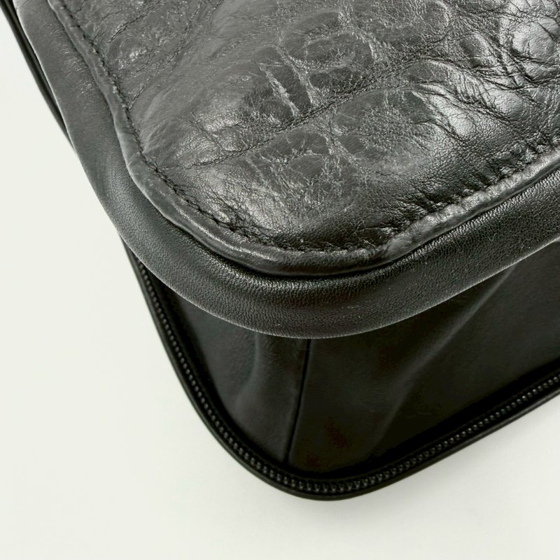 Chanel黑牛皮字母壓印銀拉鍊托特肩背包-10