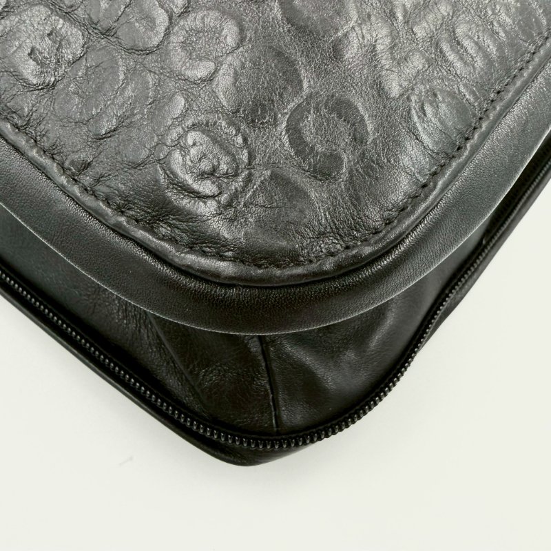 Chanel黑牛皮字母壓印銀拉鍊托特肩背包-11