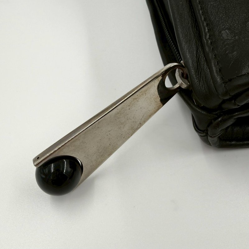 Chanel黑牛皮字母壓印銀拉鍊托特肩背包-14