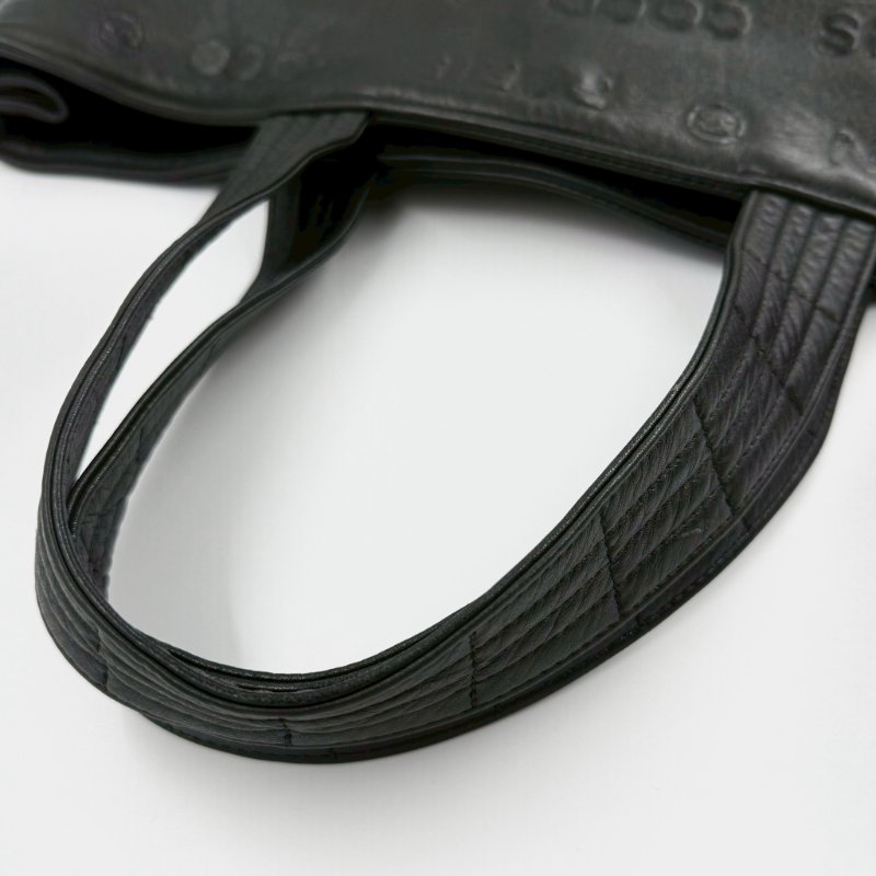 Chanel黑牛皮字母壓印銀拉鍊托特肩背包-15