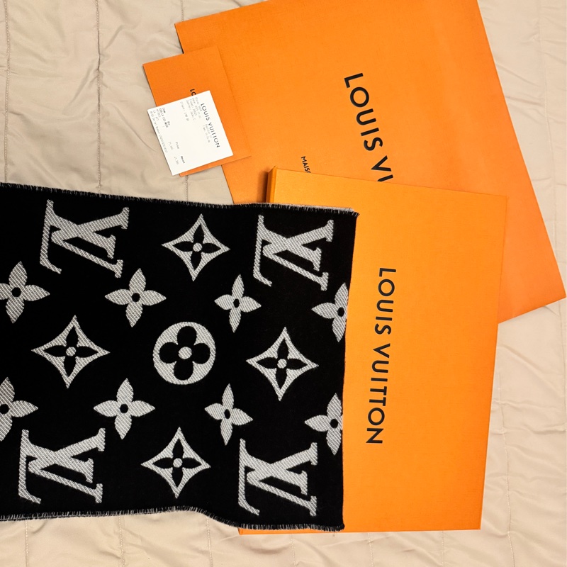 誠可議全配M77853 LV Essential 圍巾-1