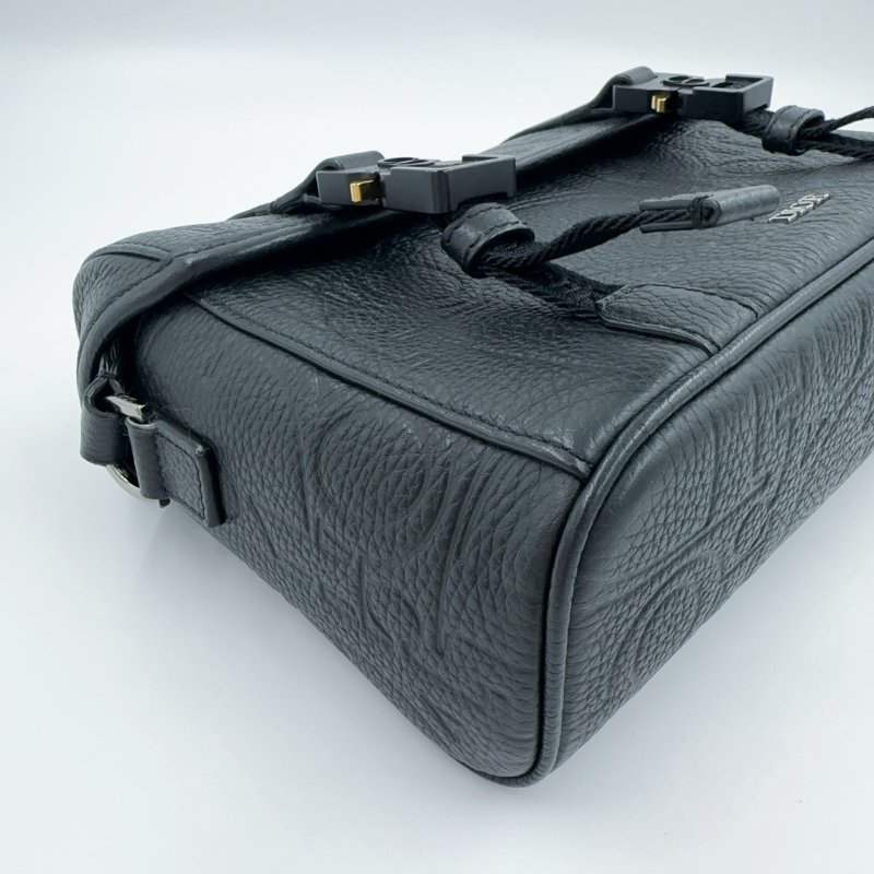 DIOR黑色牛皮壓紋Hit the Road下蓋釦式郵差包-8