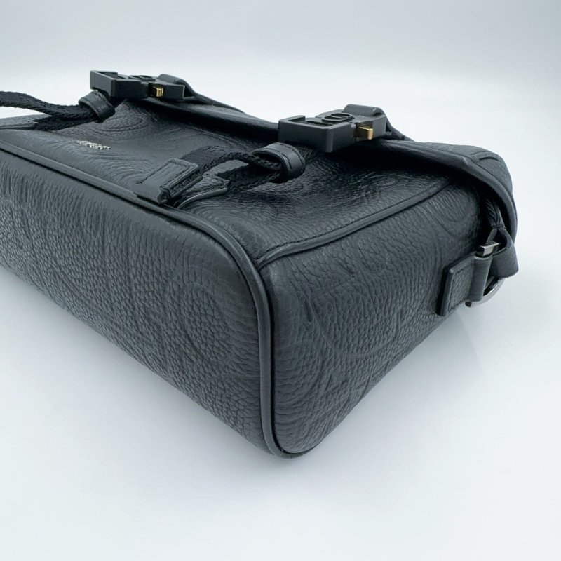 DIOR黑色牛皮壓紋Hit the Road下蓋釦式郵差包-9