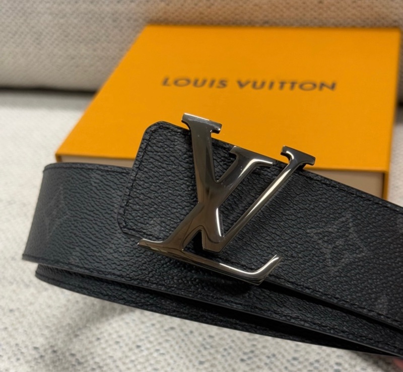 LOUIS VUITTON 標誌字母壓花平滑扣 Pyramide 牛皮金屬帆布 皮帶男款 黑色寬4cm-1
