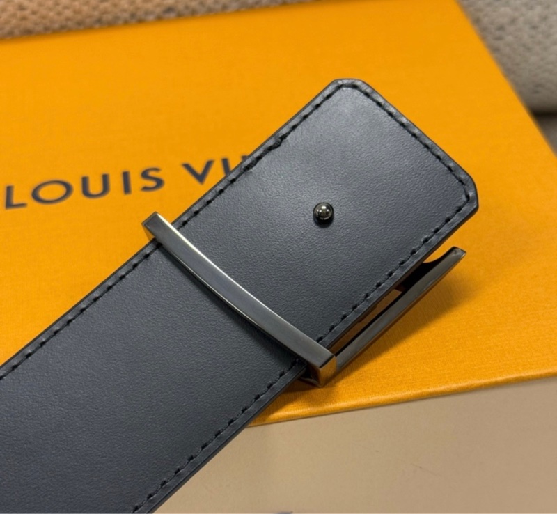 LOUIS VUITTON 標誌字母壓花平滑扣 Pyramide 牛皮金屬帆布 皮帶男款 黑色寬4cm-4