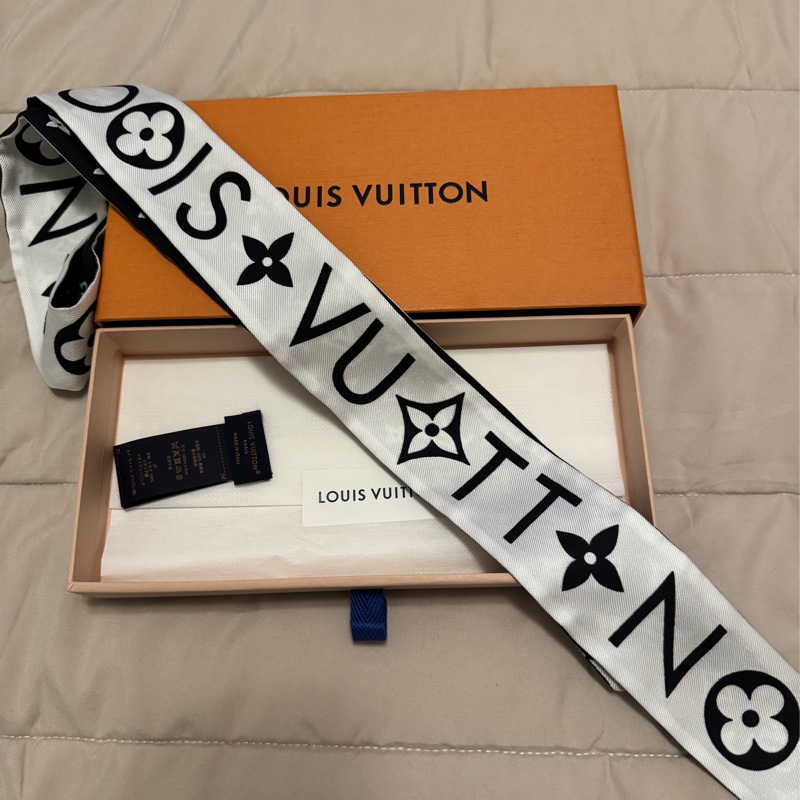 日本福岡大丸百貨購入Lv絲巾-1