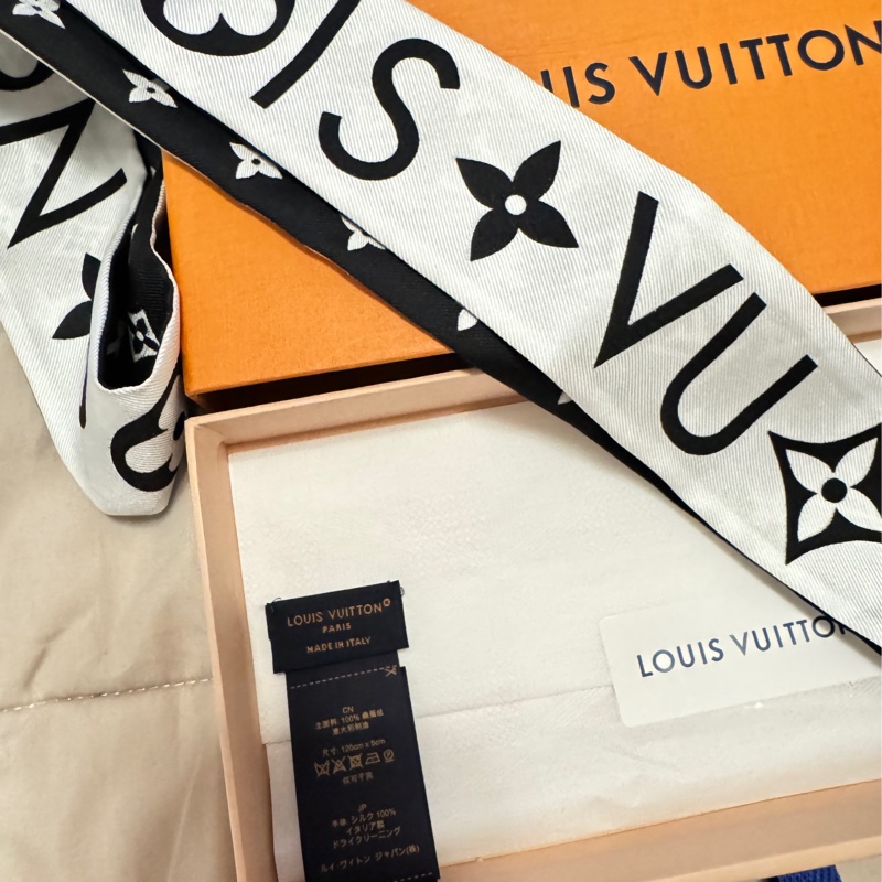 日本福岡大丸百貨購入Lv絲巾-2