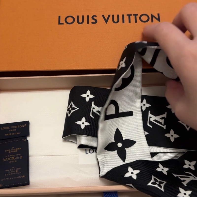日本福岡大丸百貨購入Lv絲巾-3