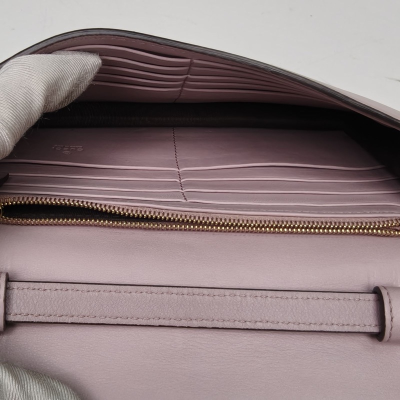 GUCCI InterlockWoc19粉色牛皮肩背包金扣-5