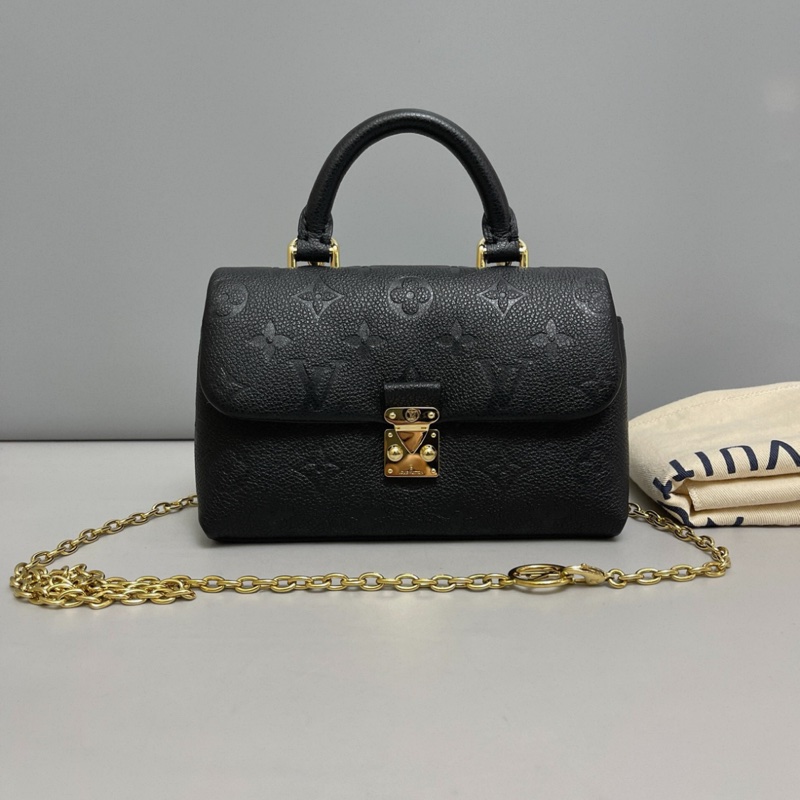 LV路易威登 黑色全皮壓紋瑪德琳nano郵差包 芯片-0