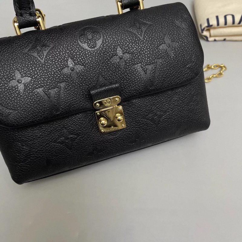 LV路易威登 黑色全皮壓紋瑪德琳nano郵差包 芯片-2