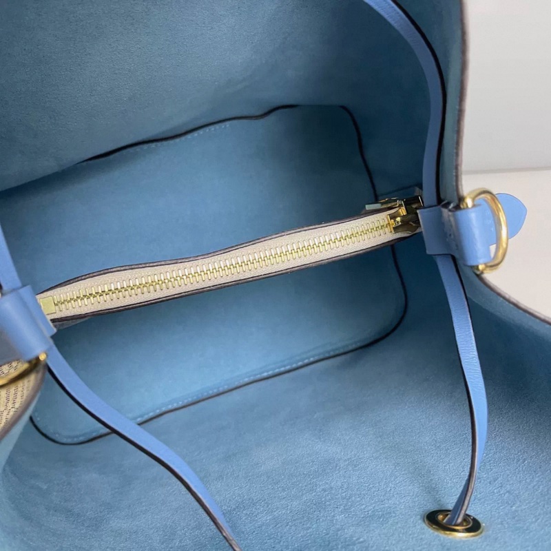 LV路易威登NeoNoe白棋盤格藍水桶包-6