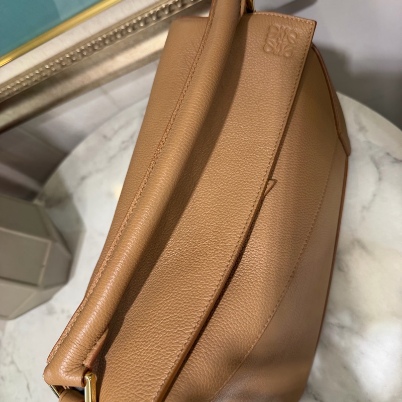 Loewe 焦糖色粒面牛皮金釦中號Puzzle Edge手提肩斜背包A510P49-5