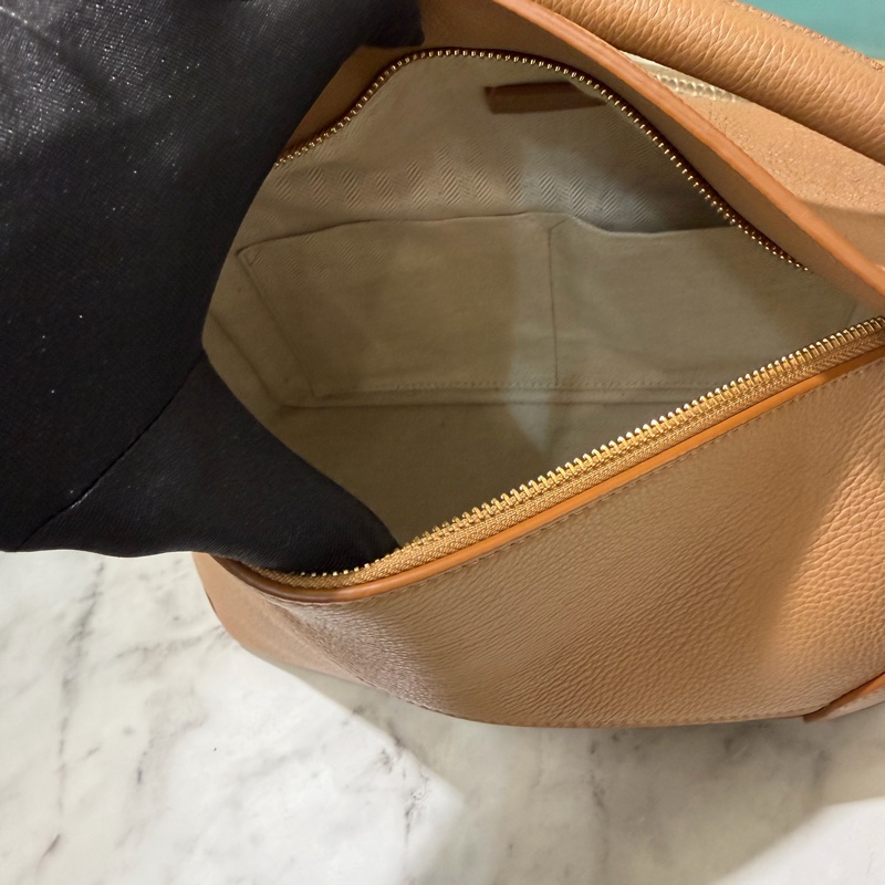 Loewe 焦糖色粒面牛皮金釦中號Puzzle Edge手提肩斜背包A510P49-7