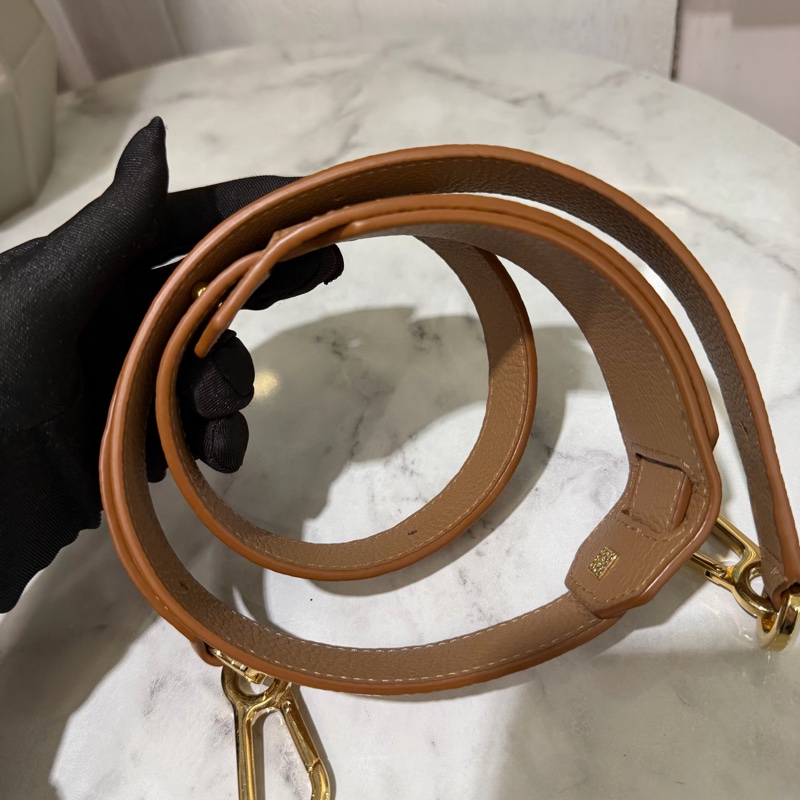 Loewe 焦糖色粒面牛皮金釦中號Puzzle Edge手提肩斜背包A510P49-8