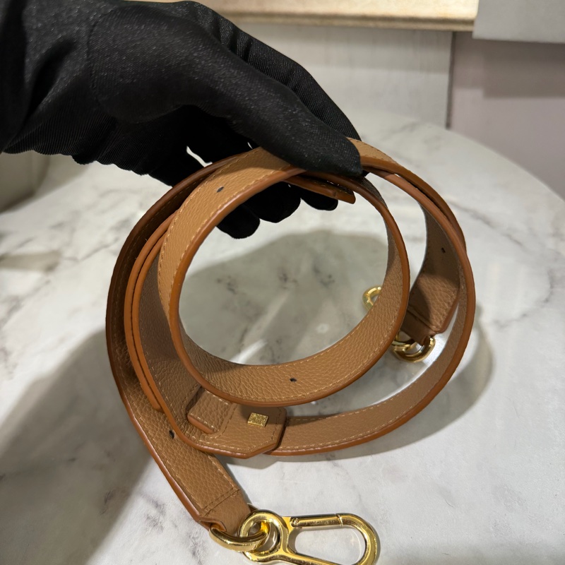 Loewe 焦糖色粒面牛皮金釦中號Puzzle Edge手提肩斜背包A510P49-9