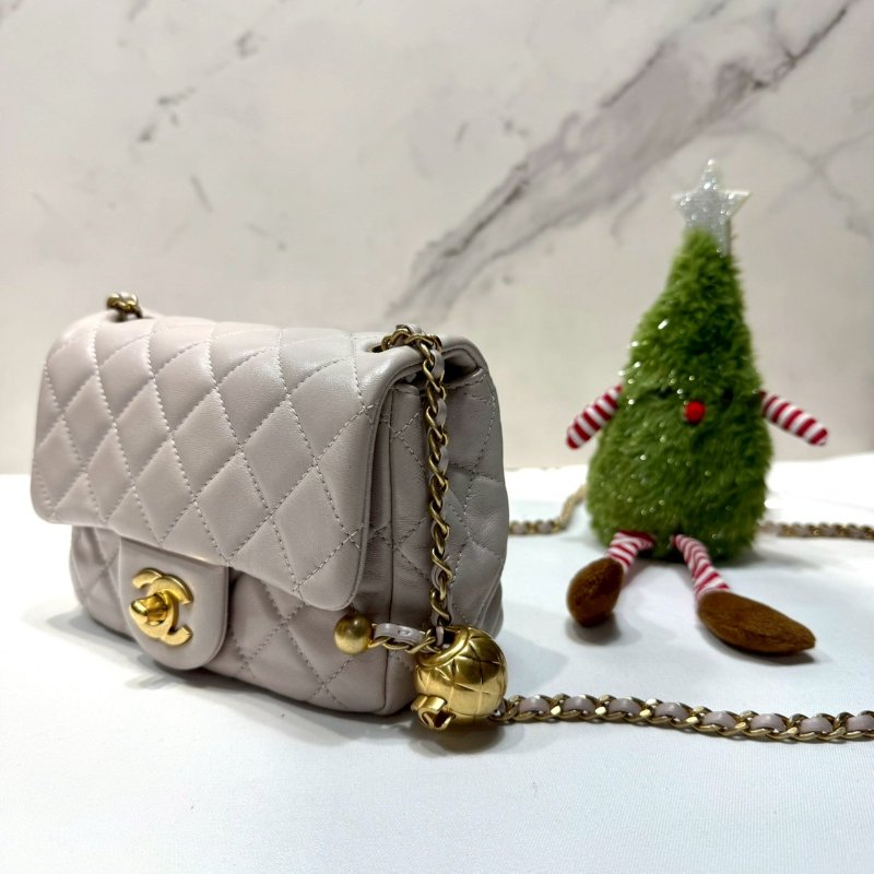 CHANEL 淡紫灰金球方胖-2