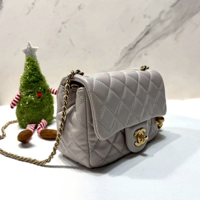 CHANEL 淡紫灰金球方胖-3