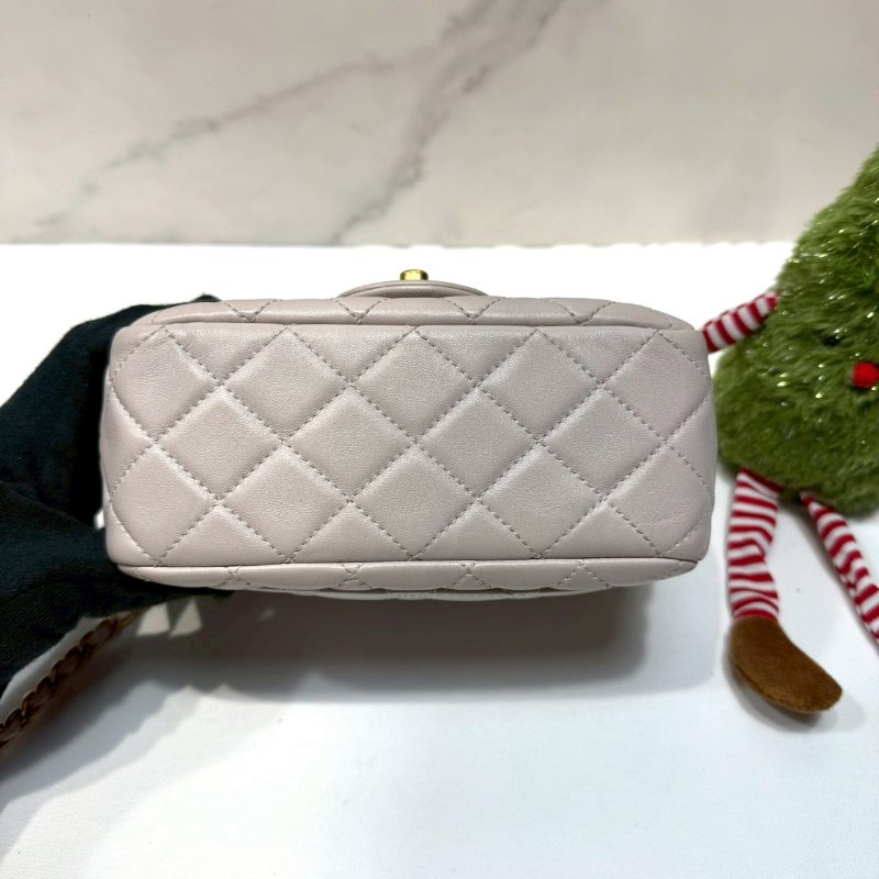 CHANEL 淡紫灰金球方胖-7