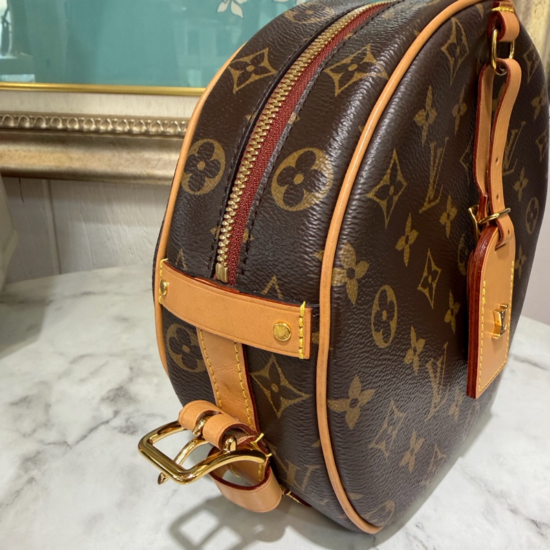 LV 原花Boite Chapeau Souple MM金釦肩斜背圓餅包M52294-4