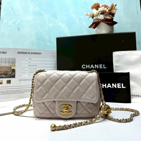 CHANEL 淡紫灰金球方胖
