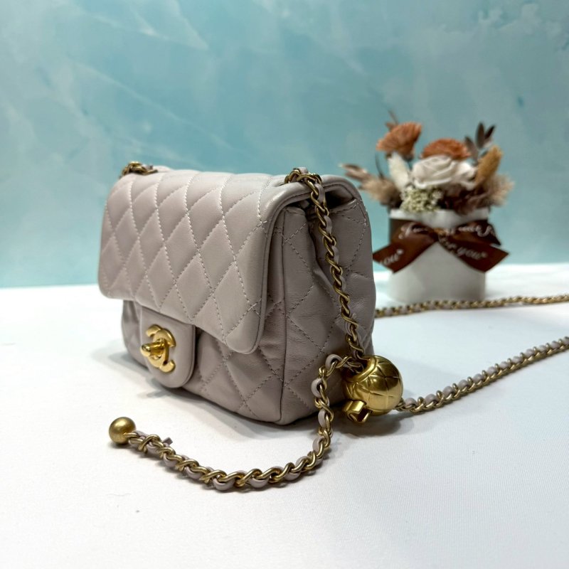 CHANEL 淡紫灰金球方胖-3